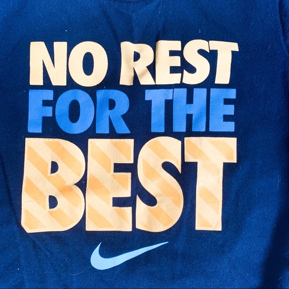 Nike • Long Sleeved Tee - Picture 4 of 5